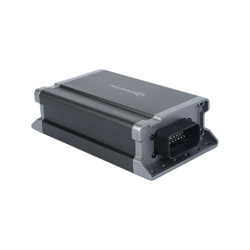 مضخم طاقة كامل النطاق ثنائي القناة من الفئة D