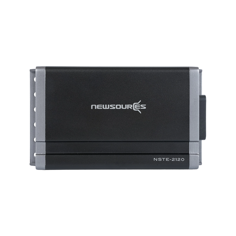 مضخم طاقة كامل النطاق ثنائي القناة من الفئة D